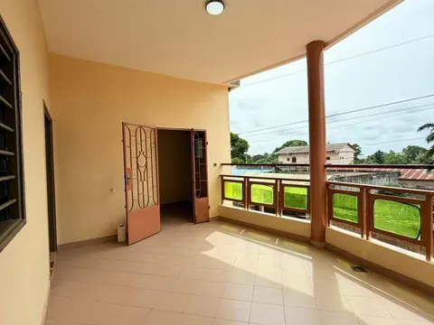 Appartement 3 chambres salon avec garage personnel — Calavi Iita (1er étage)