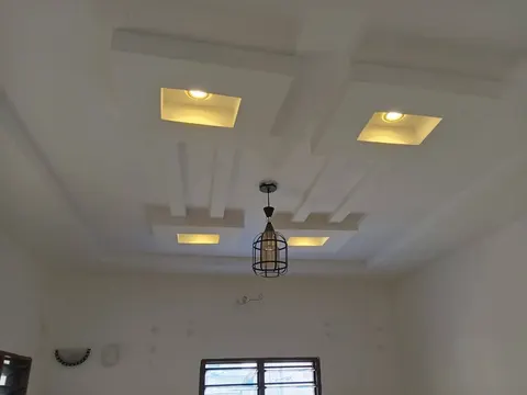 Chambre salon staffée à louer — Fidjrossè (Cotonou)