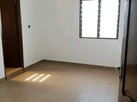 Vue intérieure — chambre salon à louer à Cotonou Agla, 50 000 FCFA/mois