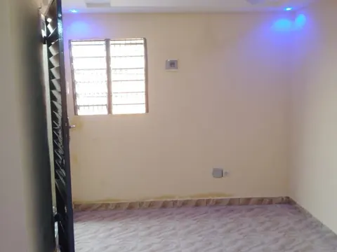 Entrée coucher sanitaire à louer — Calavi Togba (Ouéga)