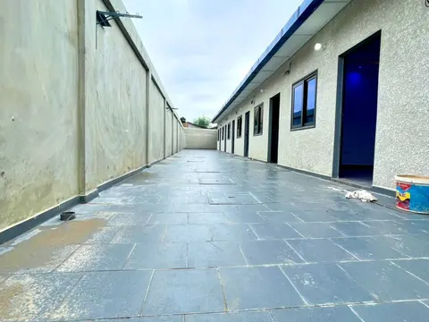 Chambre salon staffée moderne — Calavi Zogbadjè (Bidossessi)