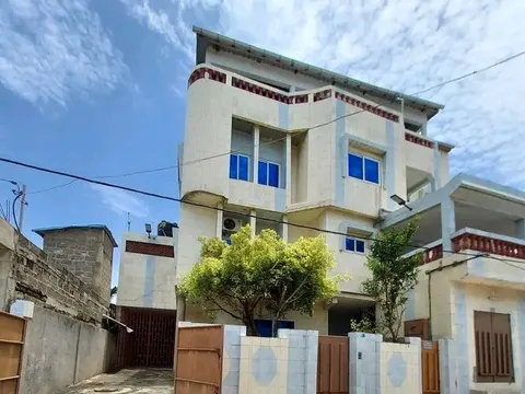 Villa duplex 4 chambres garage 5 véhicules — Agla 1er Pont