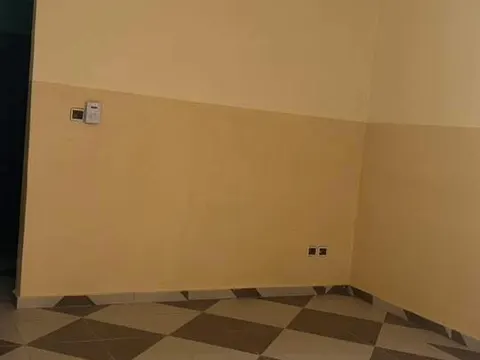 Chambre salon staffée — Hervié Dossounou (visite gratuite)