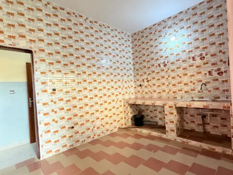 Chambre — 3 chambres salon à louer à Alegleta