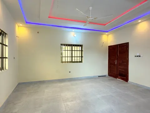 Salon principal — location Abomey-Calavi Alegleta, 110 000 FCFA/mois
