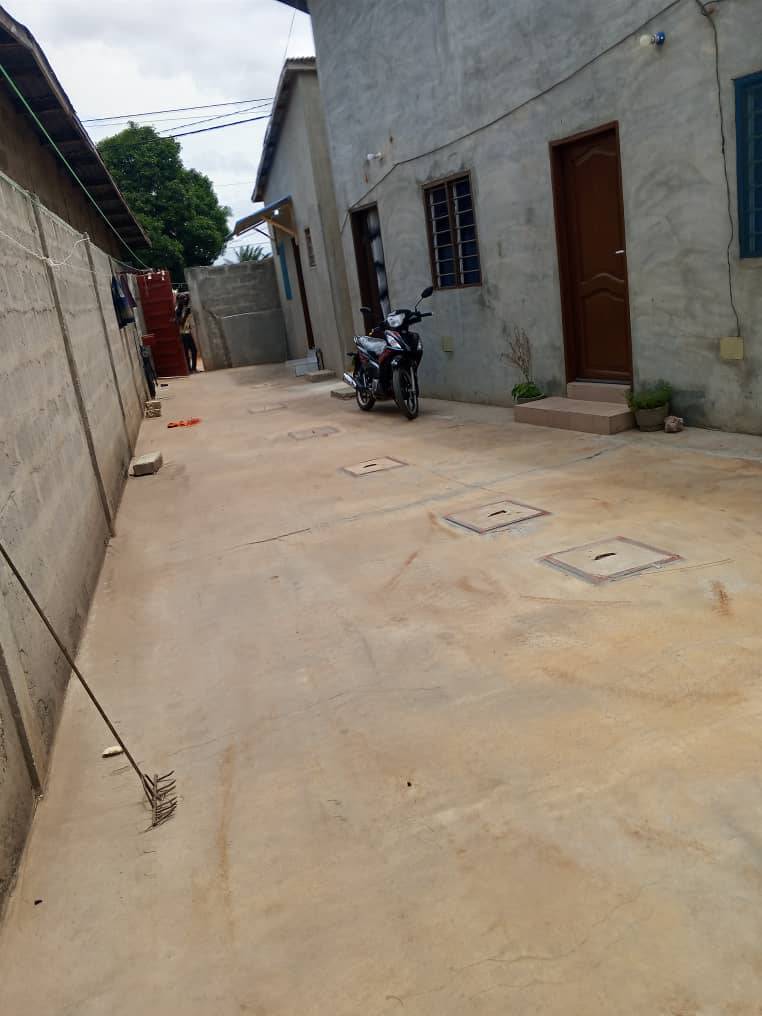 Salle d'eau — chambre salon Abomey-Calavi Togoudo