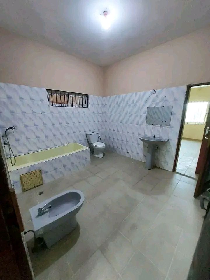 Photo 10 — villa / duplex à louer à Cotonou Agla, 300 000 FCFA/mois