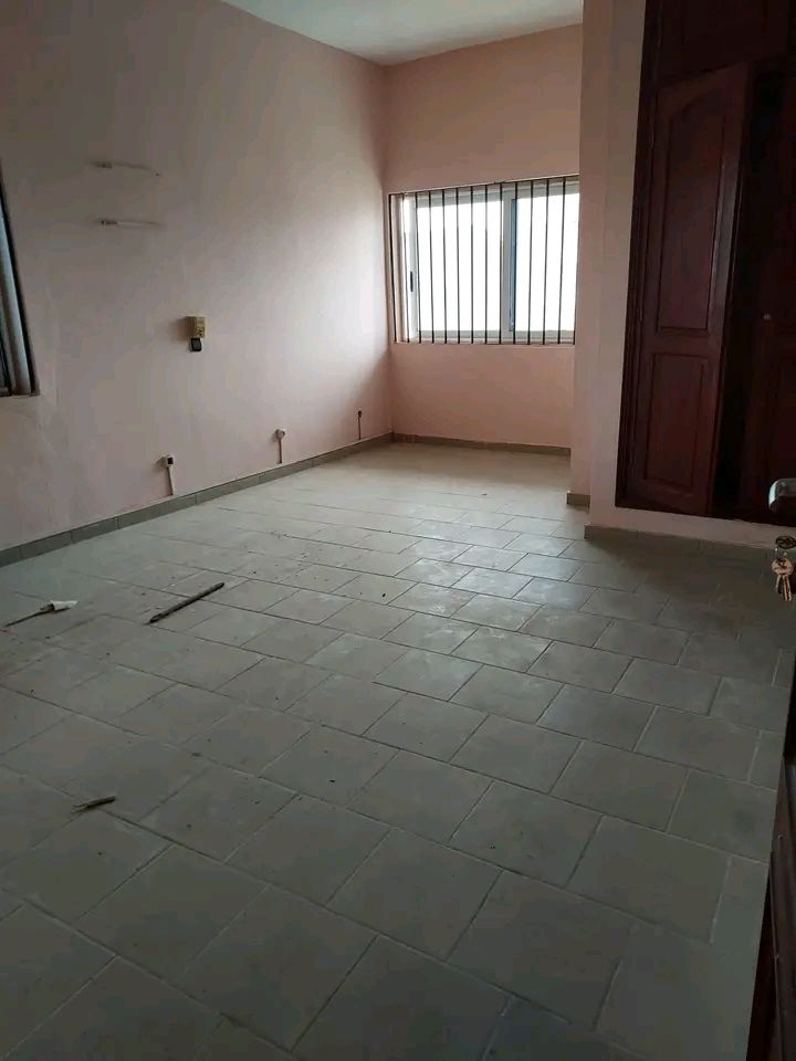 Photo 18 — villa / duplex à louer à Cotonou Agla, 300 000 FCFA/mois
