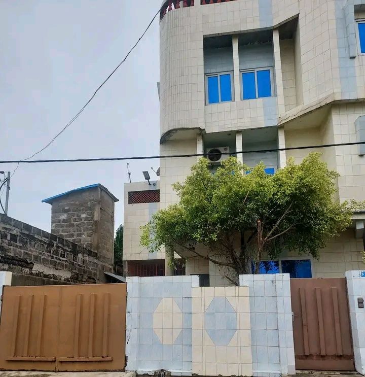 Chambre — villa / duplex à louer à Agla