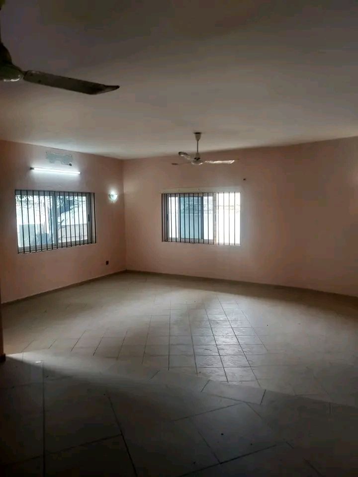 Vue intérieure — villa / duplex à louer à Cotonou Agla, 300 000 FCFA/mois
