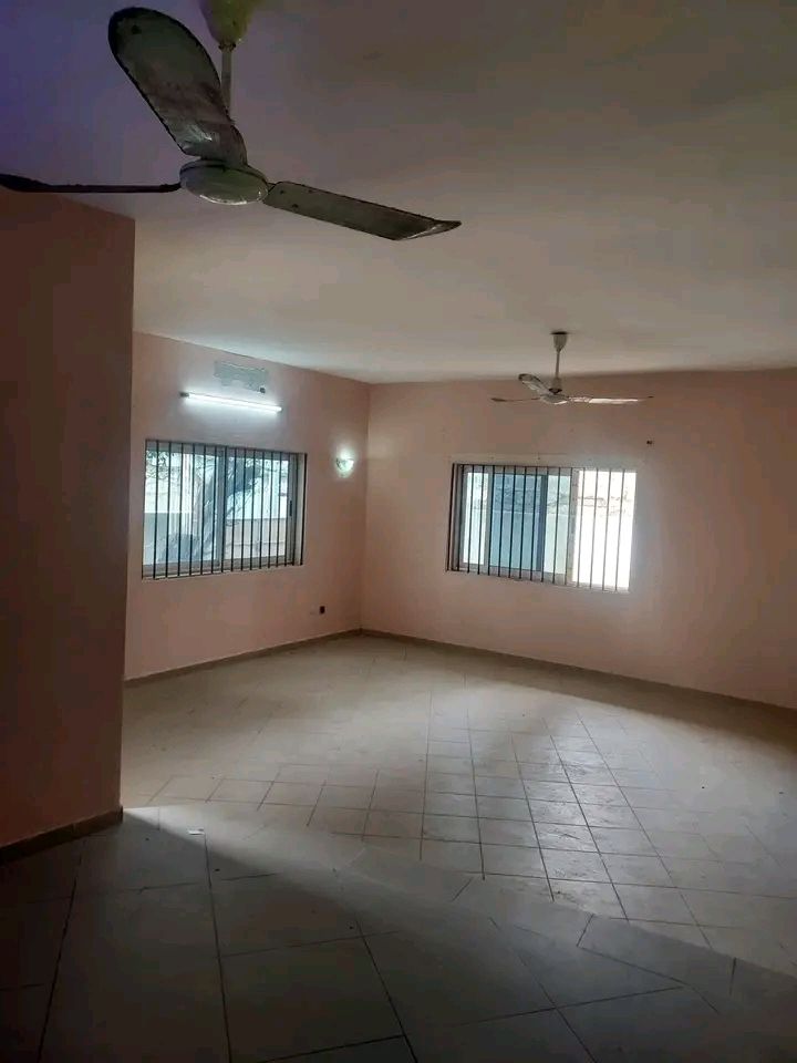 Espace extérieur — location Agla