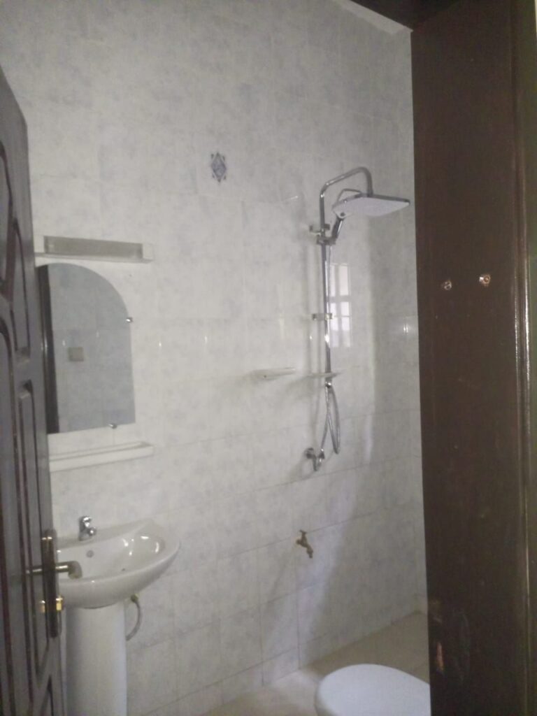 Photo 11 — villa / duplex à louer à Cotonou Fidjrossè, 600 000 FCFA/mois