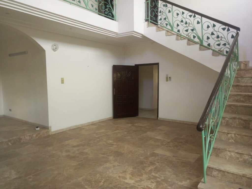 Photo 14 — villa / duplex à louer à Cotonou Fidjrossè, 600 000 FCFA/mois