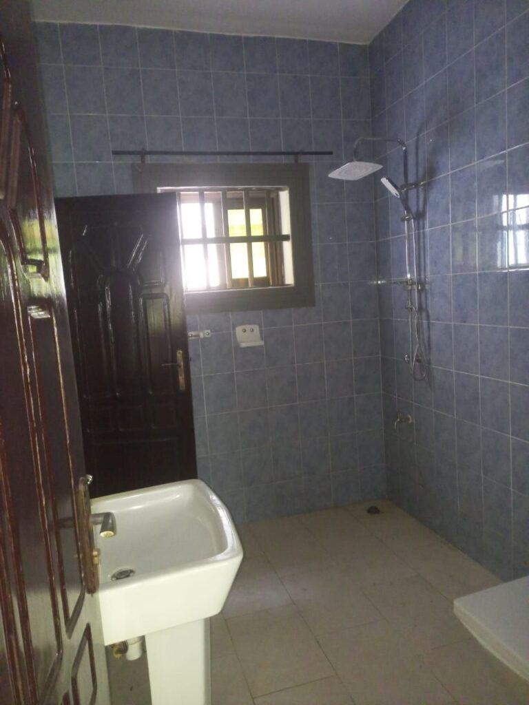Photo 17 — villa / duplex à louer à Cotonou Fidjrossè, 600 000 FCFA/mois