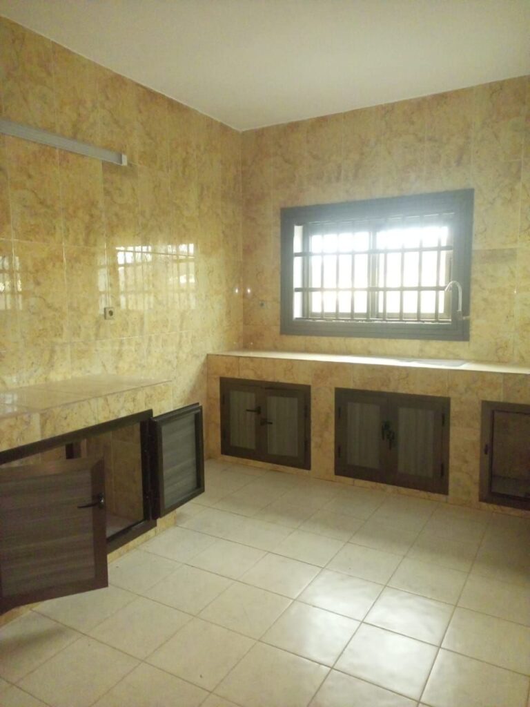 Photo 18 — villa / duplex à louer à Cotonou Fidjrossè, 600 000 FCFA/mois