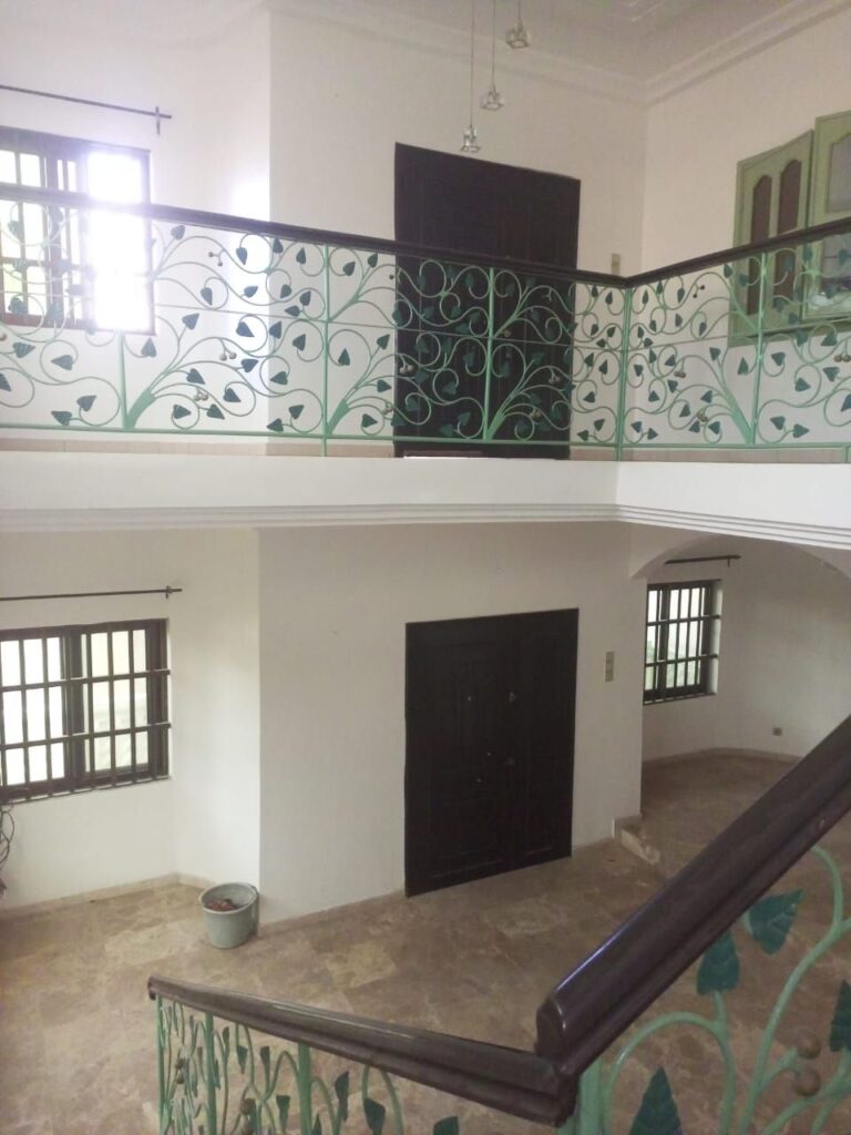 Chambre — villa / duplex à louer à Fidjrossè