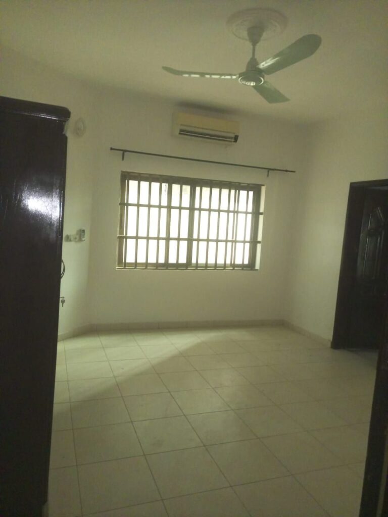 Cuisine et coin repas — location Cotonou Fidjrossè