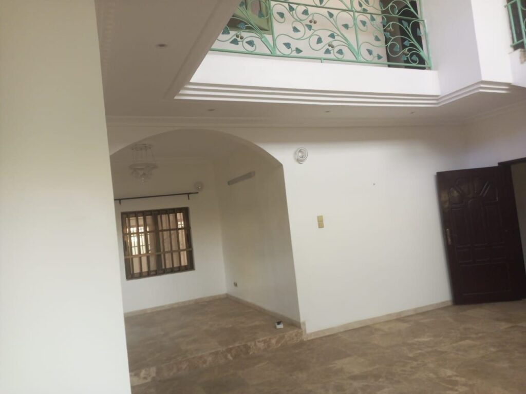 Espace extérieur — location Fidjrossè