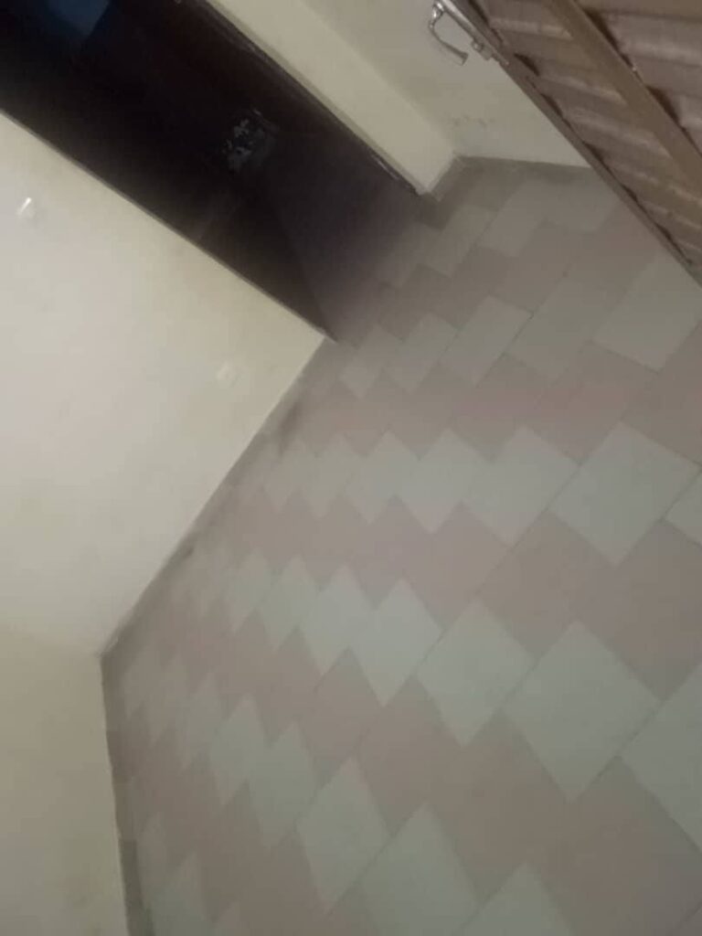 Salon principal — location Abomey-Calavi Dekoungbe, 25 000 FCFA/mois