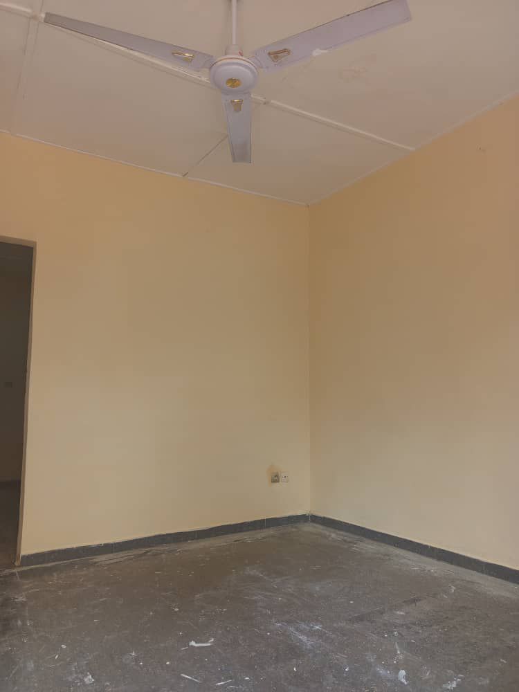 Façade et entrée — chambre salon à louer à Abomey-Calavi Zoundja