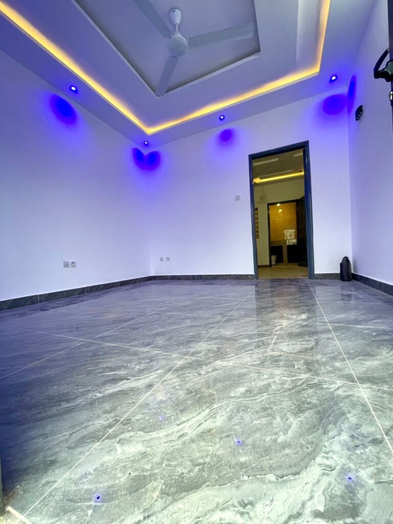 Salon principal — location Abomey-Calavi Zogbadjè, 50 000 FCFA/mois