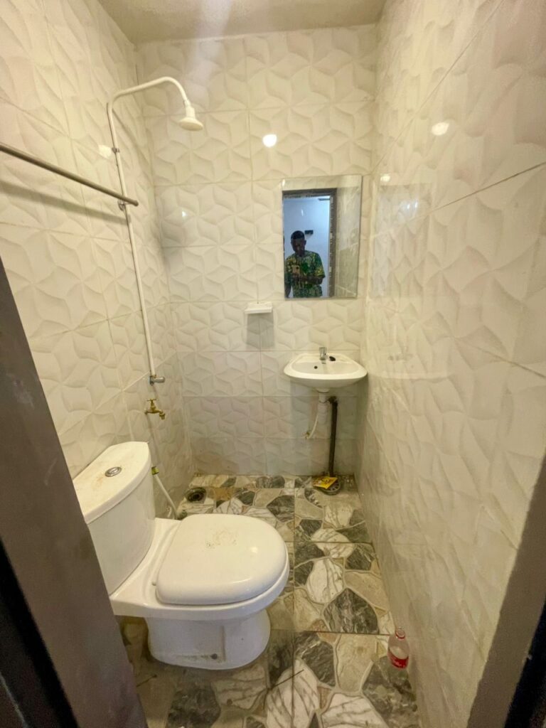Vue intérieure — chambre salon à louer à Abomey-Calavi Zogbadjè, 50 000 FCFA/mois