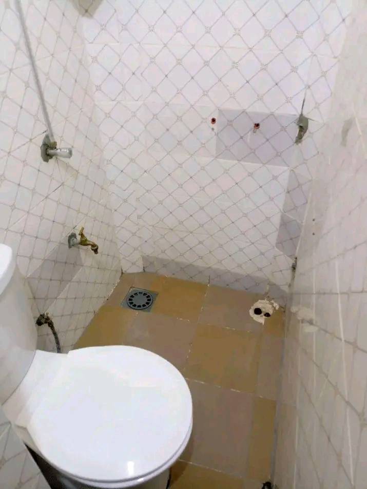 Salle d'eau — chambre salon Cotonou Tokan