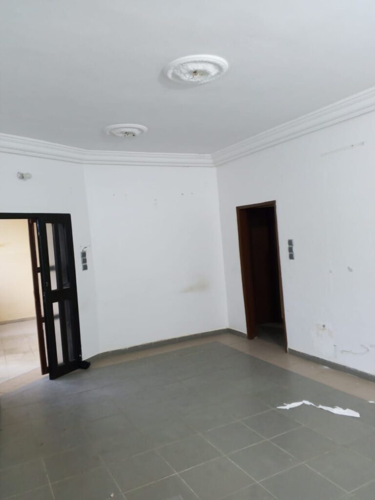 Chambre — 3 chambres salon à louer à Agla