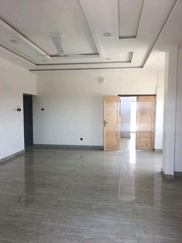 Façade et entrée — 2 chambres salon à louer à Cotonou Agla