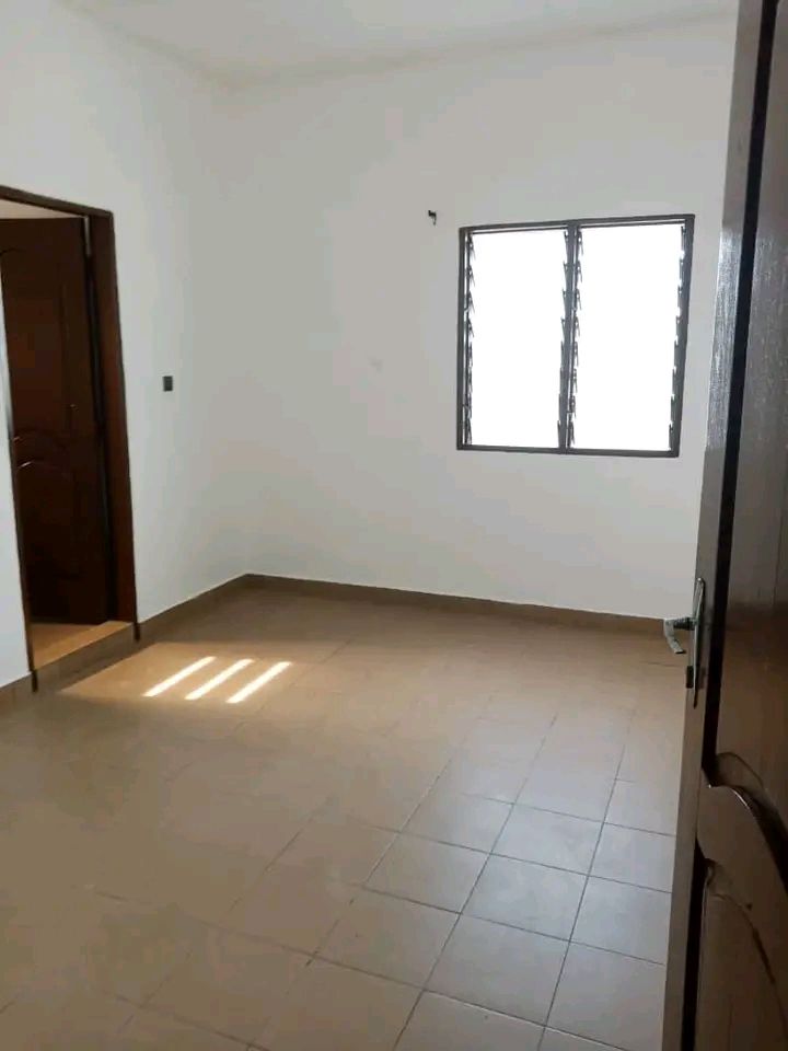 Vue intérieure — chambre salon à louer à Cotonou Agla, 50 000 FCFA/mois