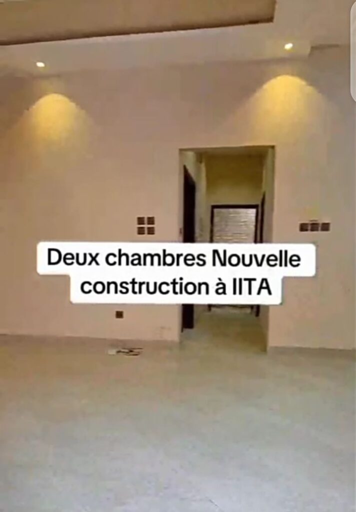 Façade et entrée — 2 chambres salon à louer à Abomey-Calavi Iita