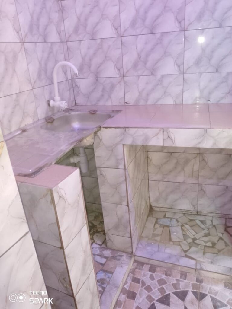 Chambre — entrée coucher à louer à Ouéga