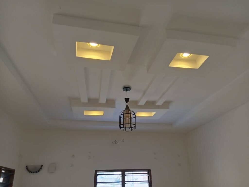 Façade et entrée — chambre salon à louer à Cotonou Fidjrossè