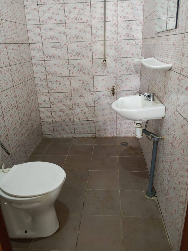 Salle d'eau — chambre salon Cotonou Fidjrossè