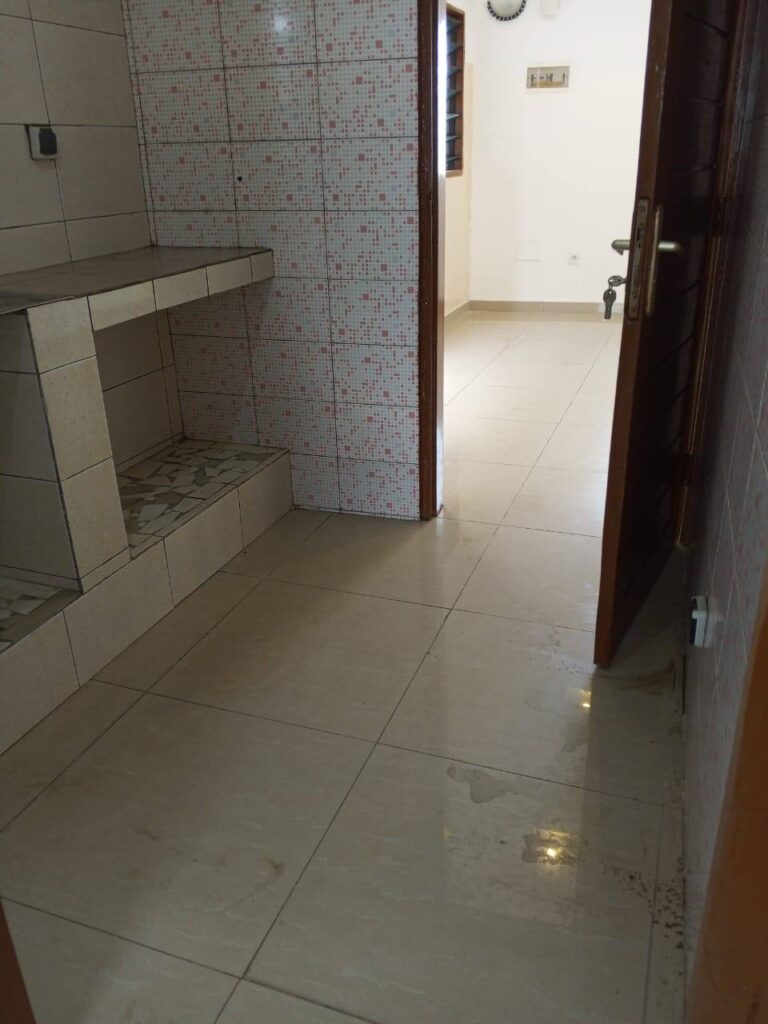 Espace extérieur — location Fidjrossè