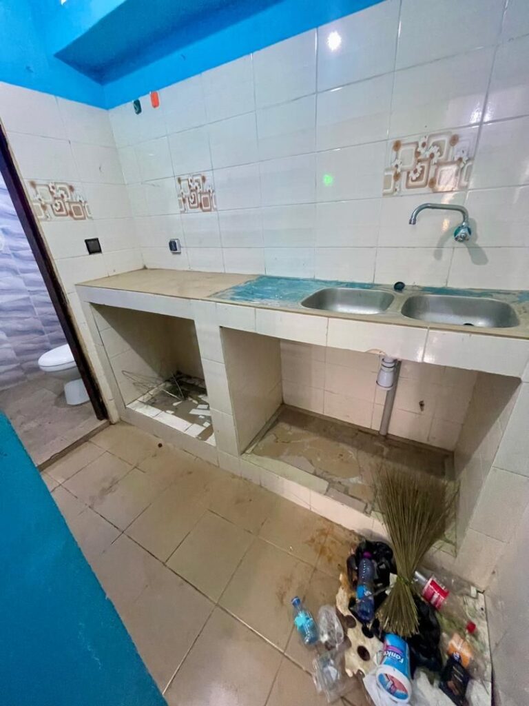 Vue intérieure — chambre salon à louer à Abomey-Calavi Zogbadjè, 35 000 FCFA/mois