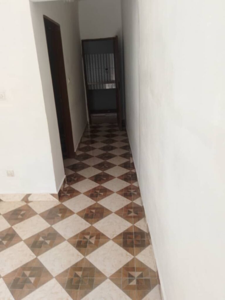 Vue intérieure — 3 chambres salon à louer à Abomey-Calavi Alegleta, 110 000 FCFA/mois