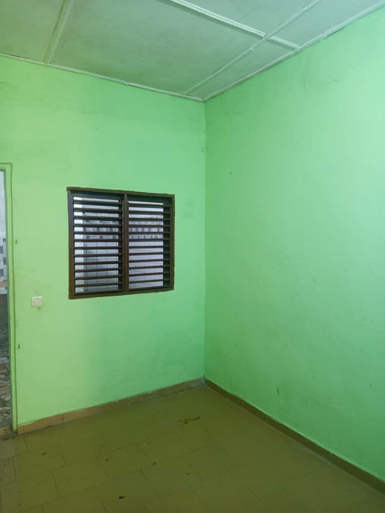 Façade et entrée — chambre salon à louer à Abomey-Calavi Tankpè