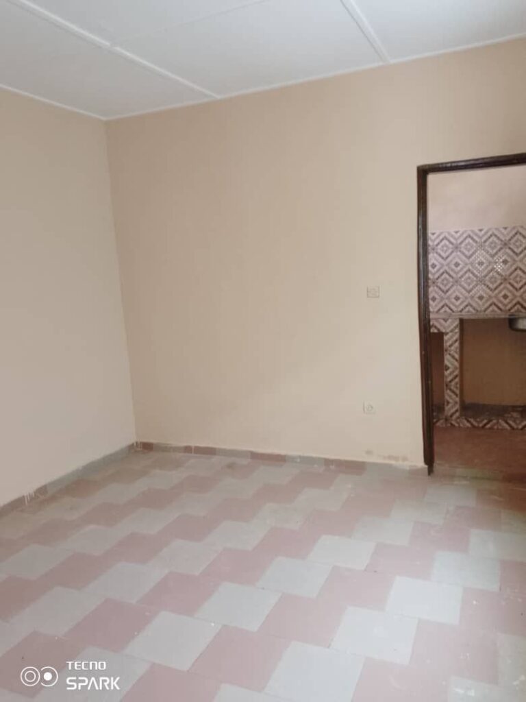 Salon principal — location Abomey-Calavi Aïdegnon, 33 000 FCFA/mois